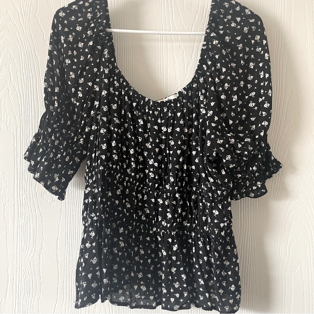 Daisy & Delilah top size XL black floral boho peplum summer over shoulder top